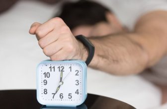 How to Stop Being a Heavy Sleeper: Tips for a Refreshing Morning